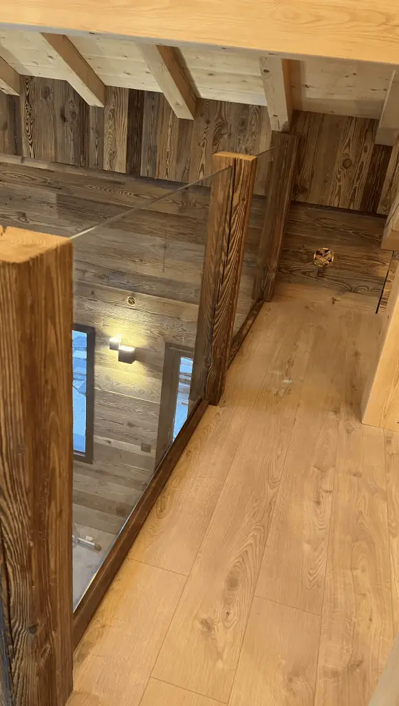 Fabricant de passerelles dans les Vosges, Les Escaliers Mougin ont conçu ce superbe ouvrage sur-mesure à Ventron