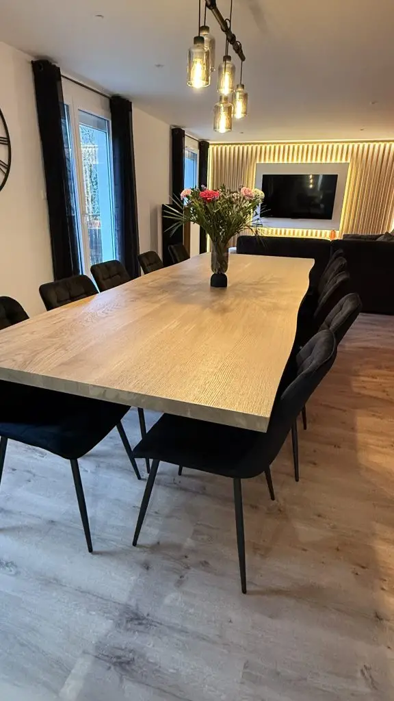 Fabrication d'une table dans les Vosges