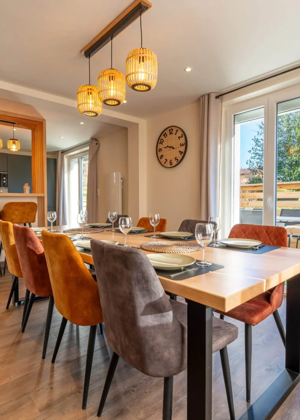 Conception de meubles, Les Escaliers Mougin ont fabriqué cette belle table à Saulxures dans les Hautes Vosges